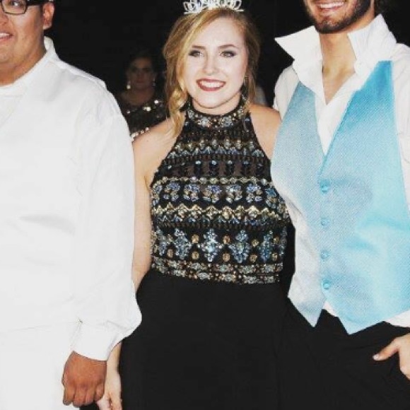 BEAUTIFUL PROM DRESS - Picture 2 of 4